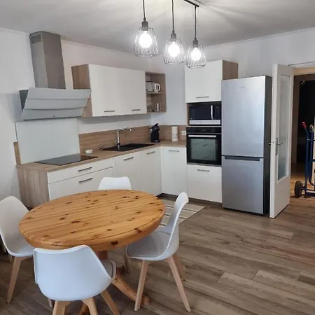 Apartamento Superbe 3 Pièces épurée De 65 M2, Refait à Neuf, Dans Calme, Climatisé, Place De Parking Privée, à 800 M De La