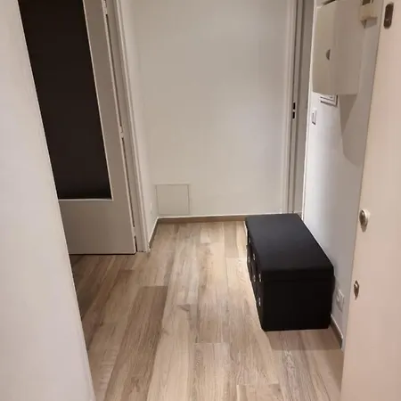 Superbe 3 Pièces épurée De 65 M2, Refait à Neuf, Dans Calme, Climatisé, Place De Parking Privée, à 800 M De La Antibes