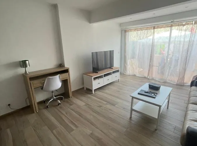 Superbe 3 Pièces épurée De 65 M2, Refait à Neuf, Dans Calme, Climatisé, Place De Parking Privée, à 800 M De La Apartamento