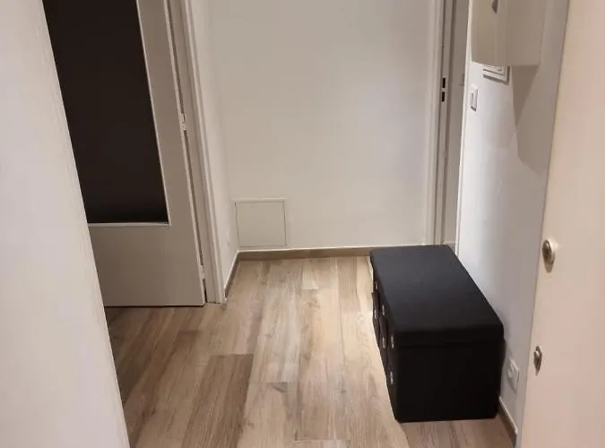 Superbe 3 Pièces épurée De 65 M2, Refait à Neuf, Dans Calme, Climatisé, Place De Parking Privée, à 800 M De La Antibes